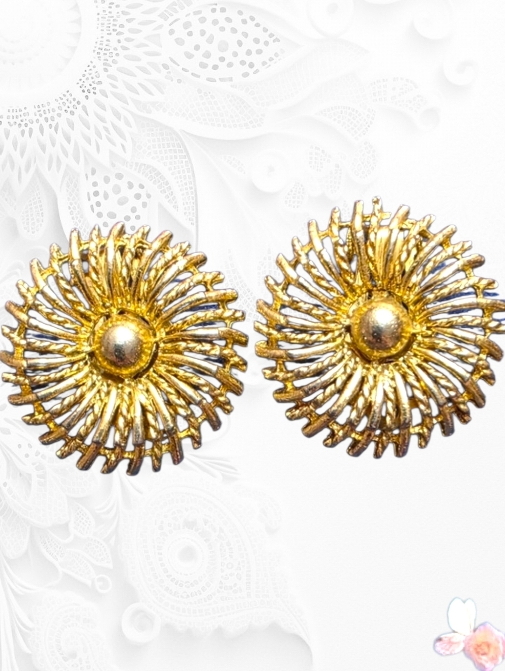 Vintage Lisner Sunburst Clip Earrings Gold Tone Statement 861